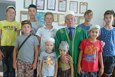 Укрепляются национальные традиции